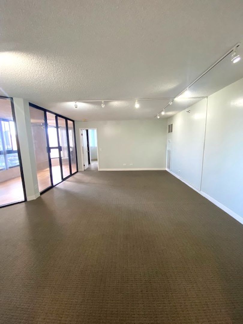 2 Bedroom 2 Bath 2 Pkg At The Sovereign – photo 4