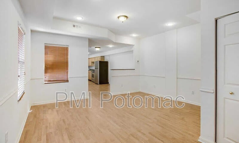 729 10th St NE – photo 3