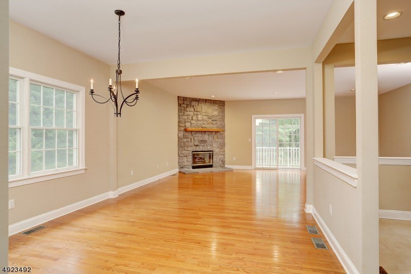 215 Raymound Blvd – photo 2