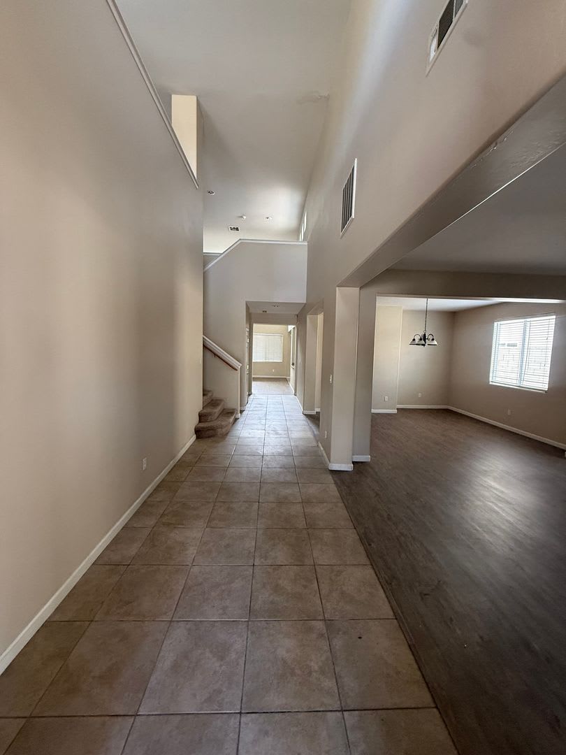 Charming 4-Bedroom, 3-Bathroom Home – photo 3