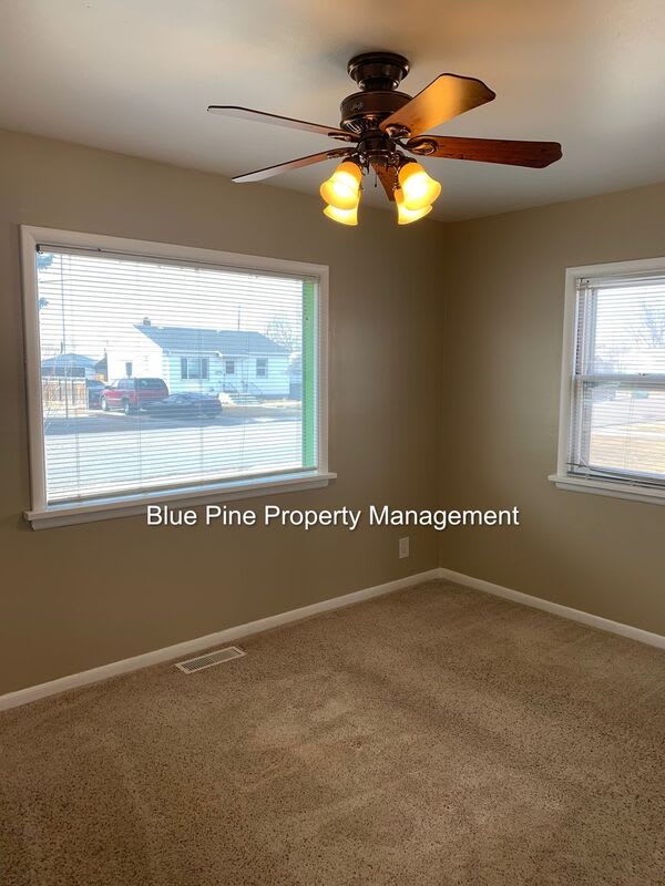 556 Warren Avenue – photo 5