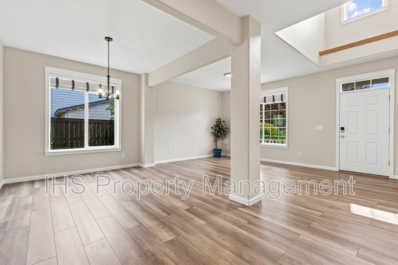 9711 Nottingham Dr. – photo 5