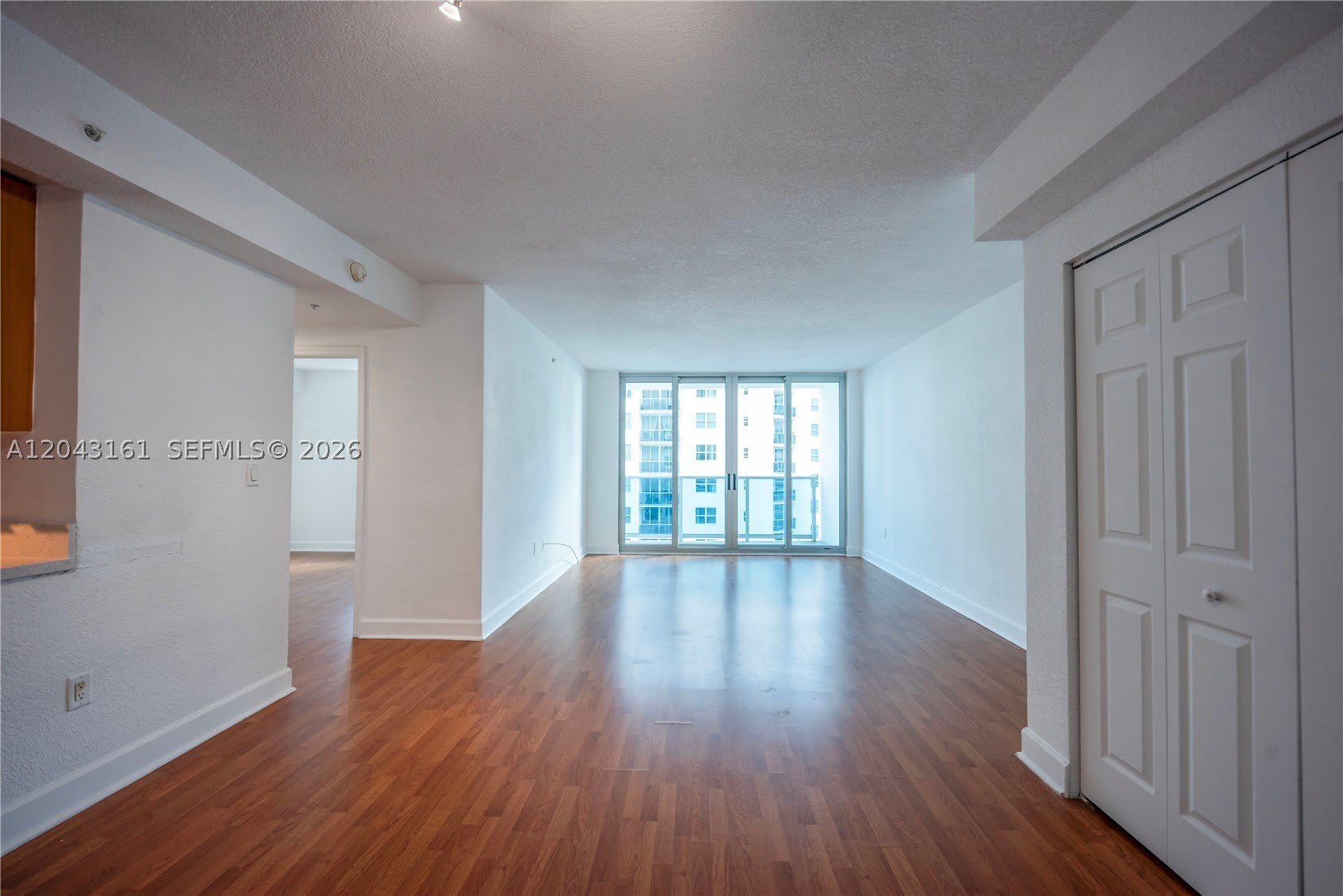 7501 E Treasure Dr – photo 5