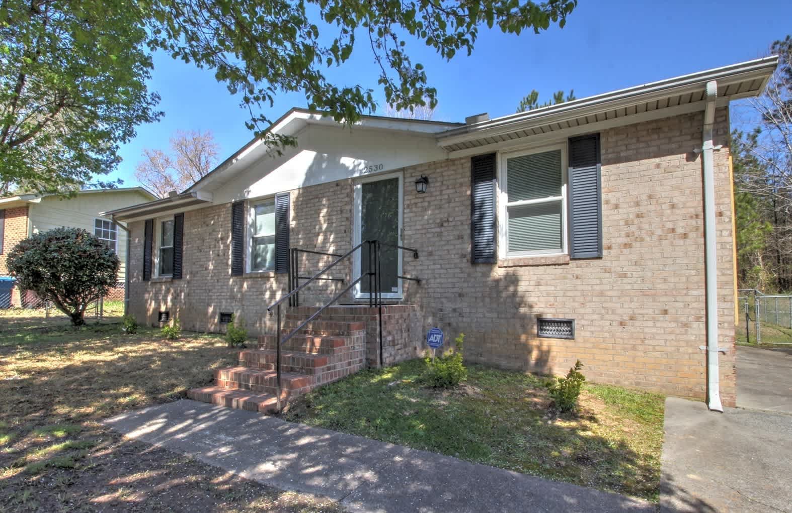 Available Late September Adorable Updated 3 Bedroom Home With Fenced Yard 10 Minutes From Downtown Durham – photo 1