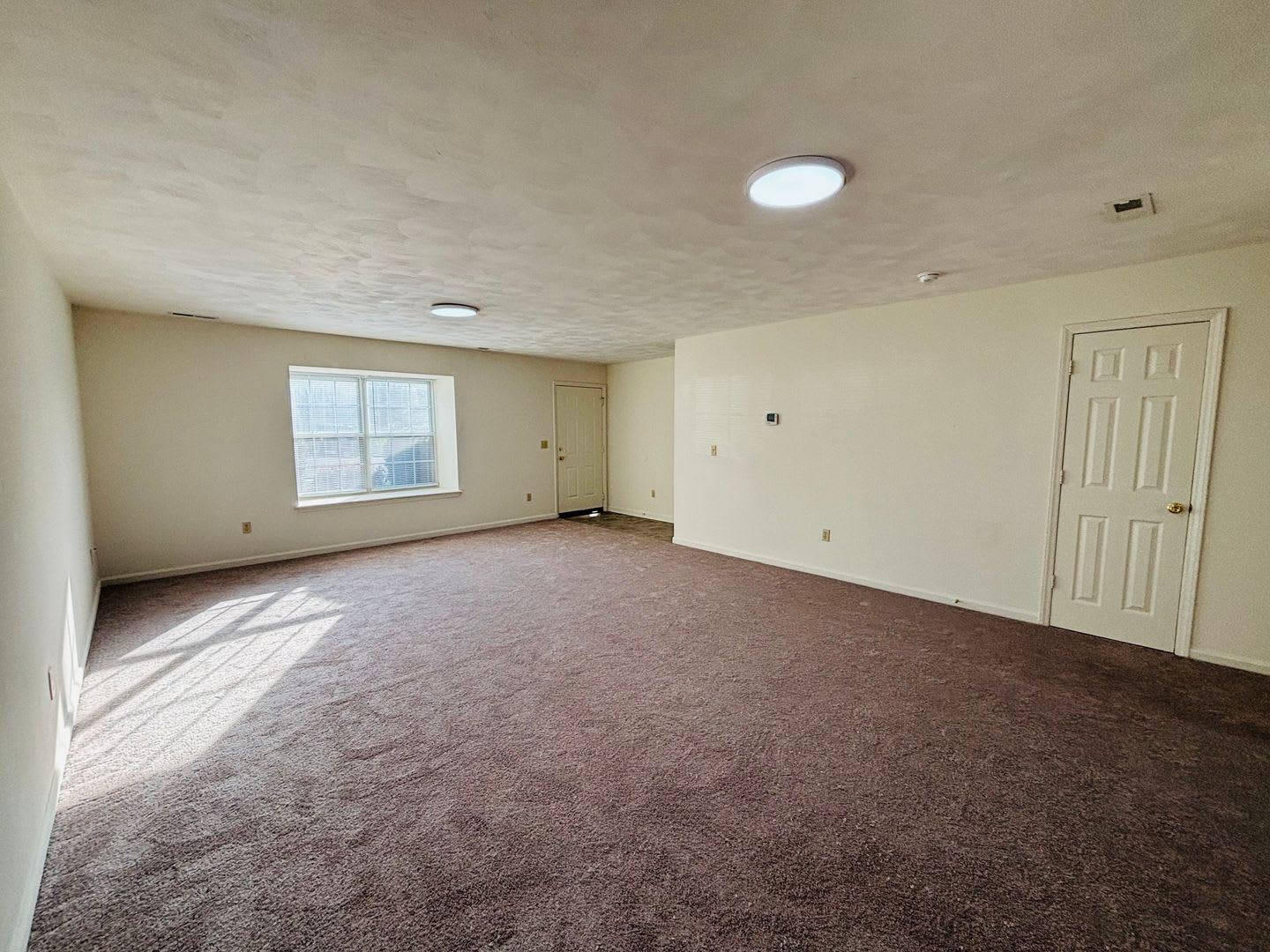 4 Bedroom, 2.5 Bath Townhouse – photo 4