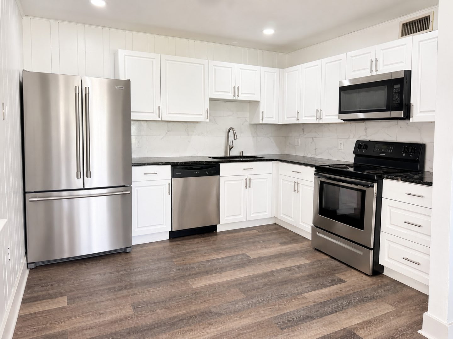 3 bedroom 2 bathroom – photo 2