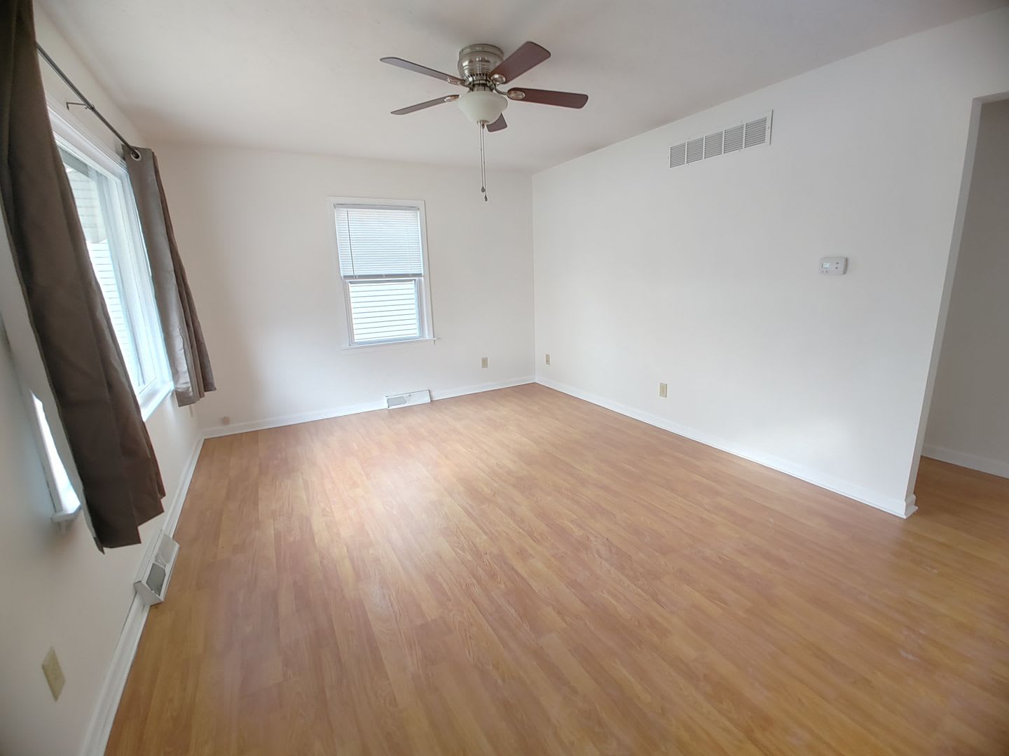 Charming 2 Bedroom 2 Bathroom House! – photo 3