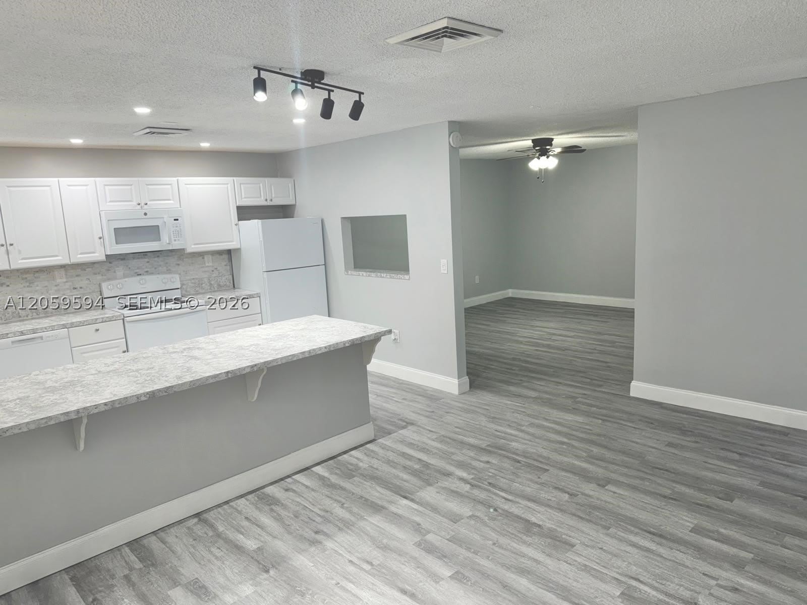 7732 Balboa St – photo 5