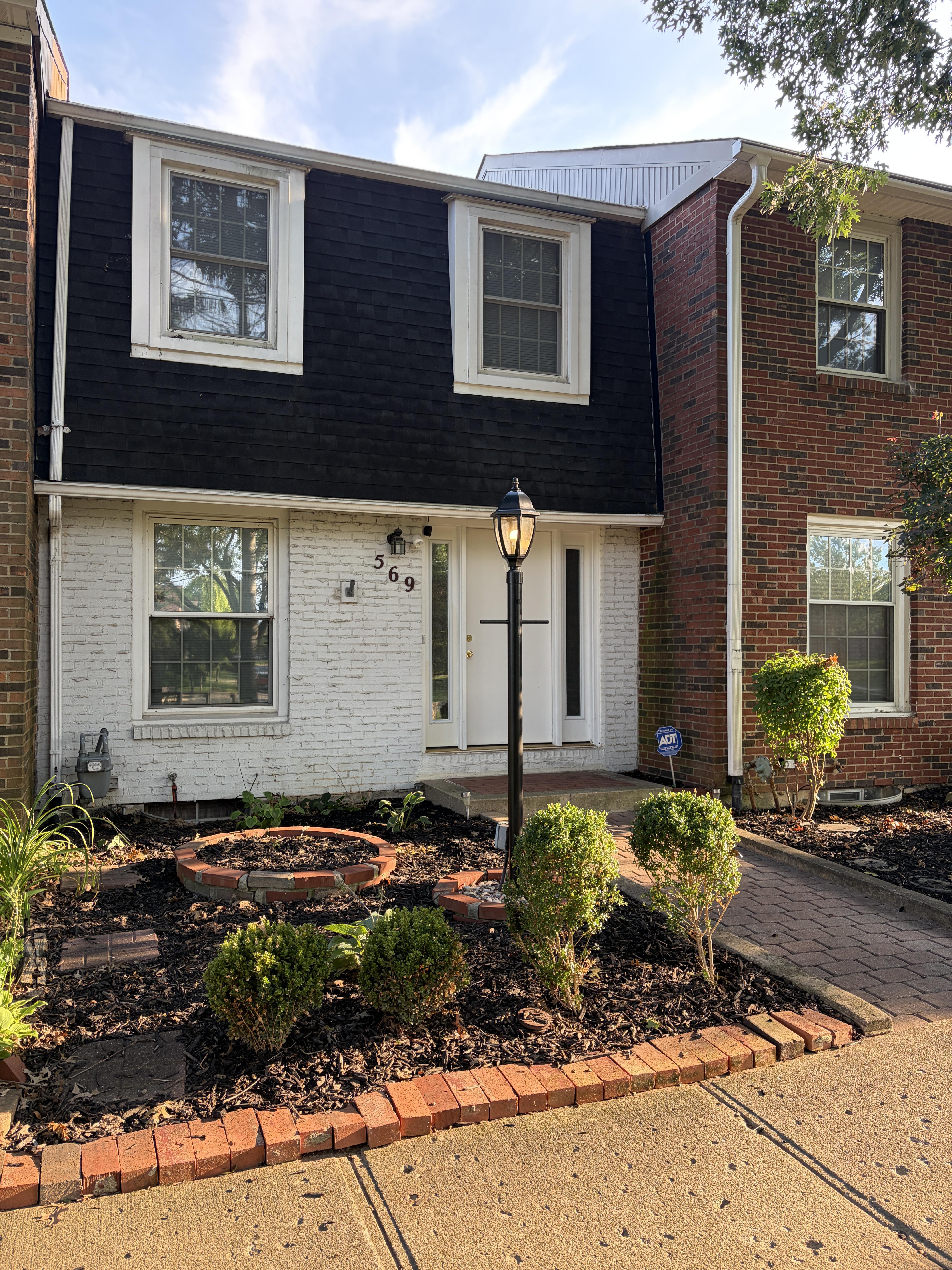 569 Simbury Street – photo 1