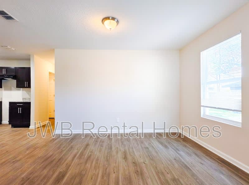 1562 32nd St W – photo 4