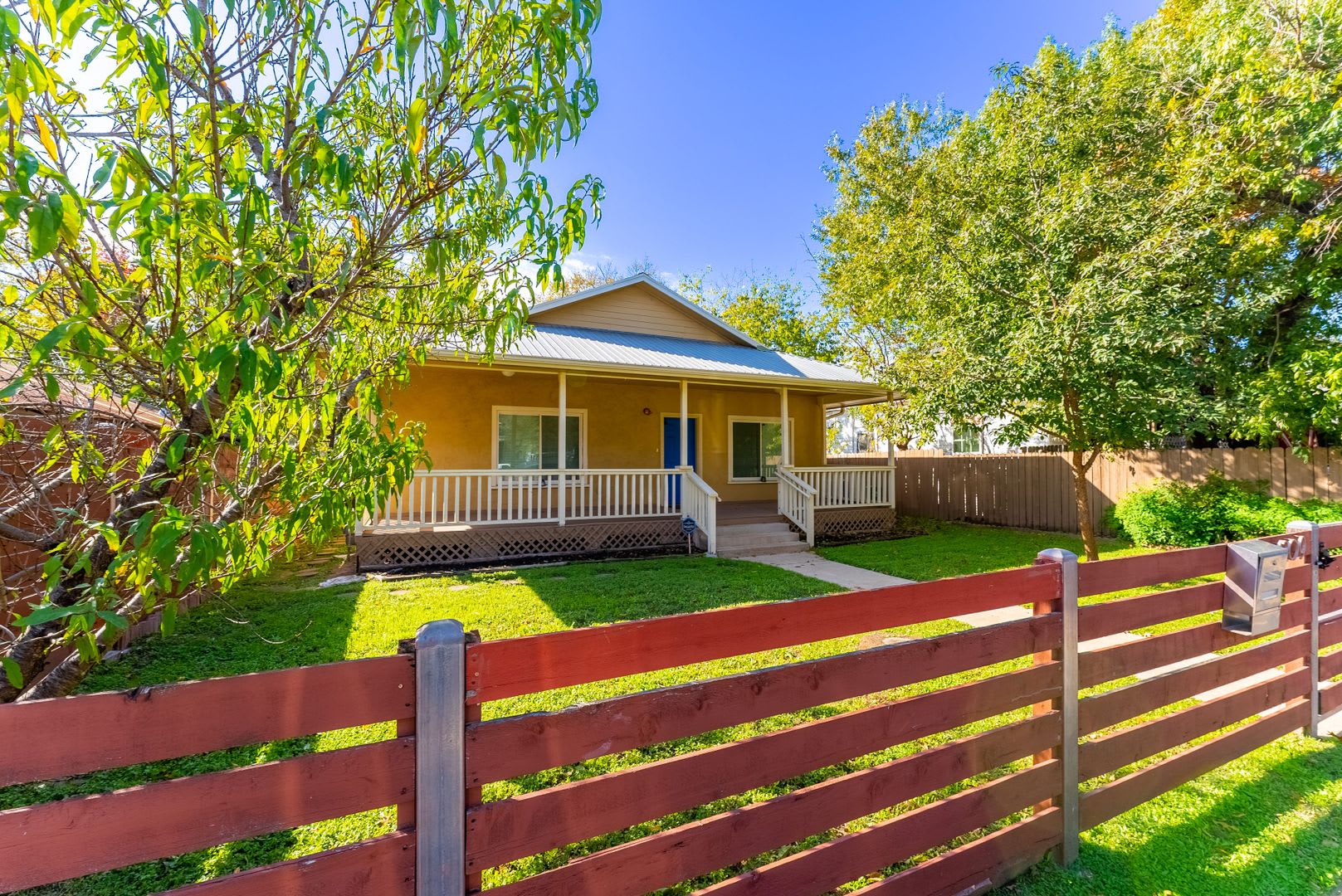 Captivating 3 Bedroom, 2 Bathroom, One-Story Retreat near Downtown ATX!!! – photo 2
