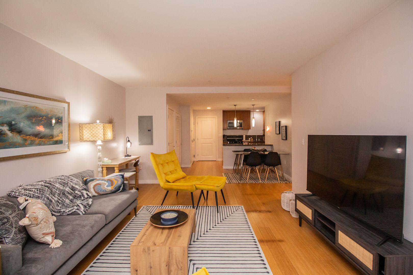 Charming 2 Bedroom Condo – photo 4