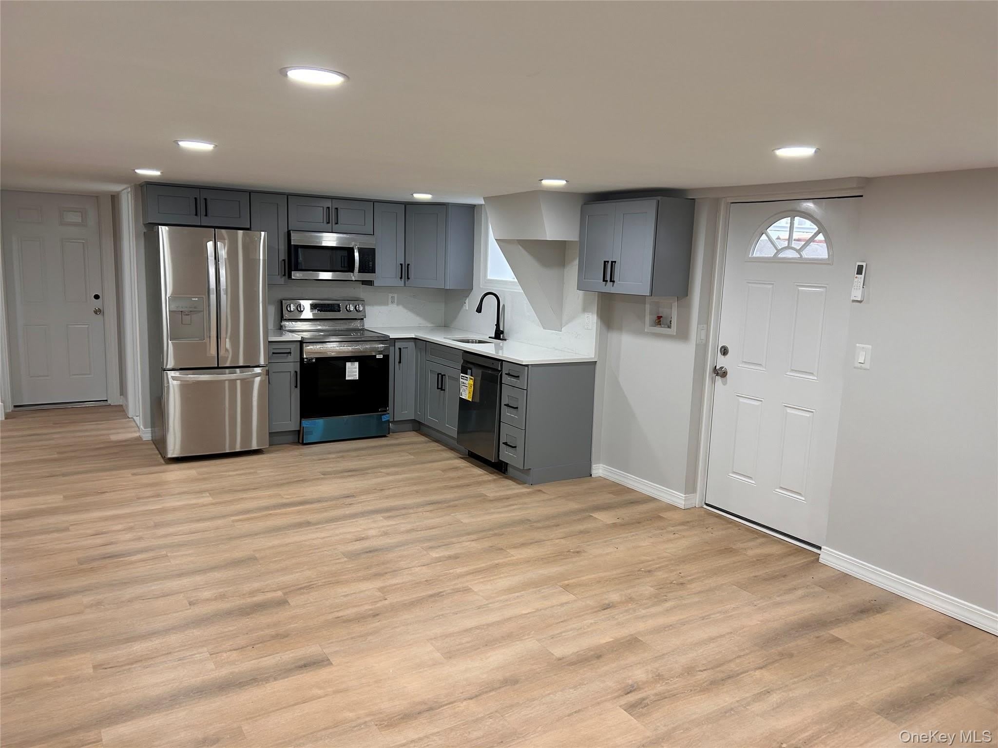 660 Great Neck Road – photo 1