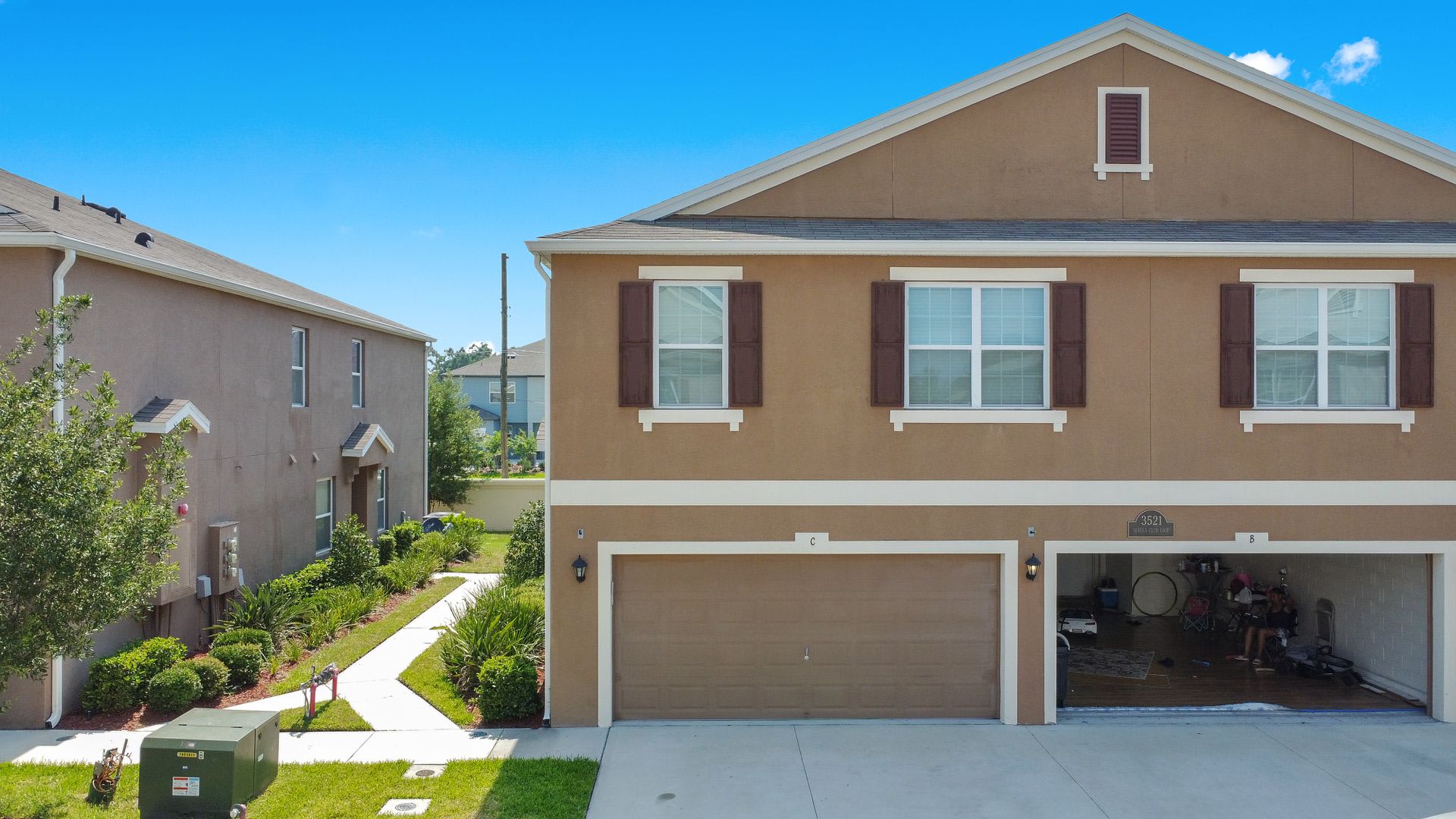 Discount Offer Spacious 3 Bdrm Townhome With 2 Car Garage In Gated Community – photo 2