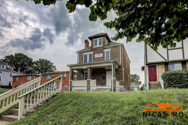 363 E 12th Avenue – photo 2