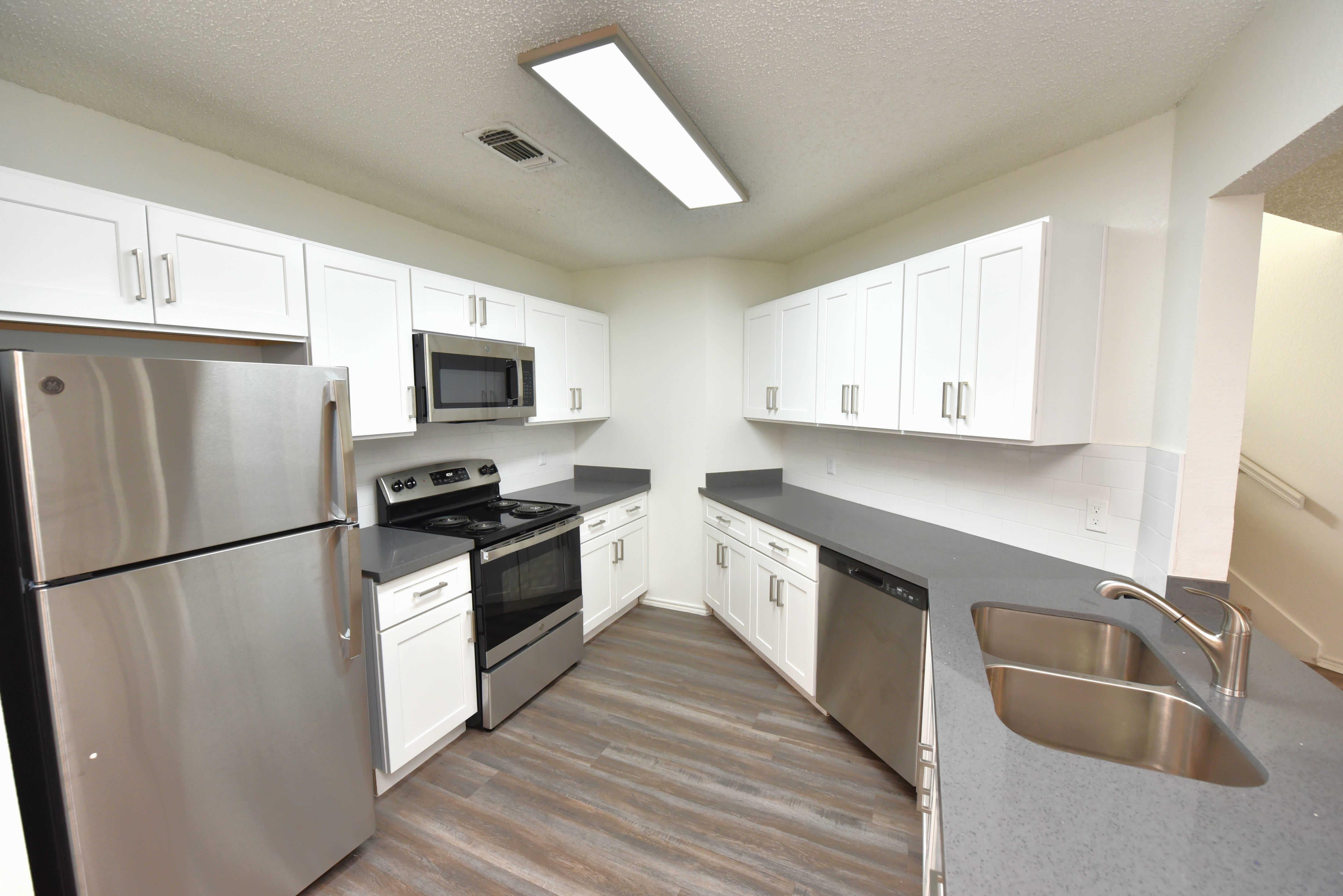 Yorkshire Village Apartments – photo 5