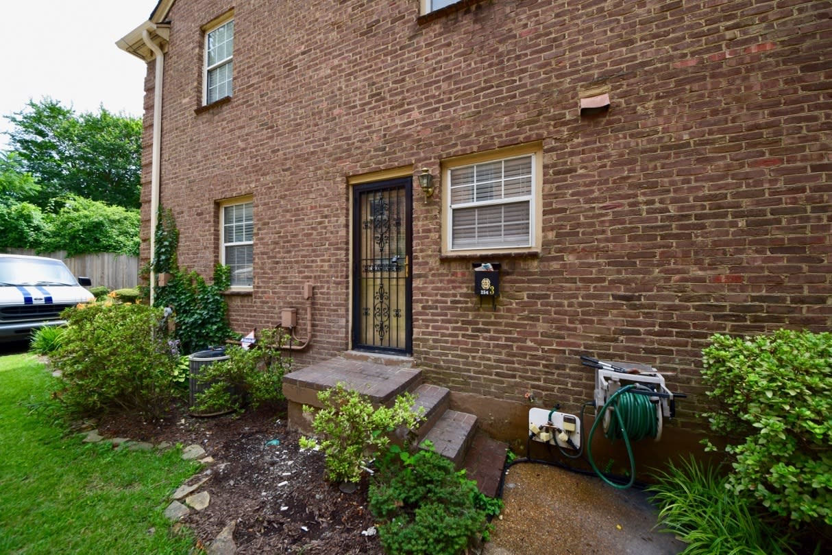 Gated 3 Bedroom, 2 Bathroom Near Chickasaw Gardens – photo 2