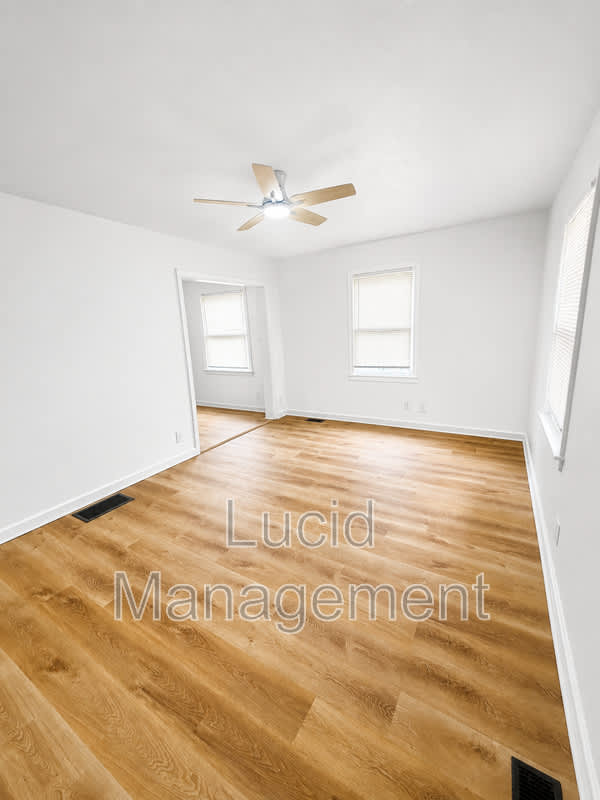 1016 Stanley Avenue – photo 5