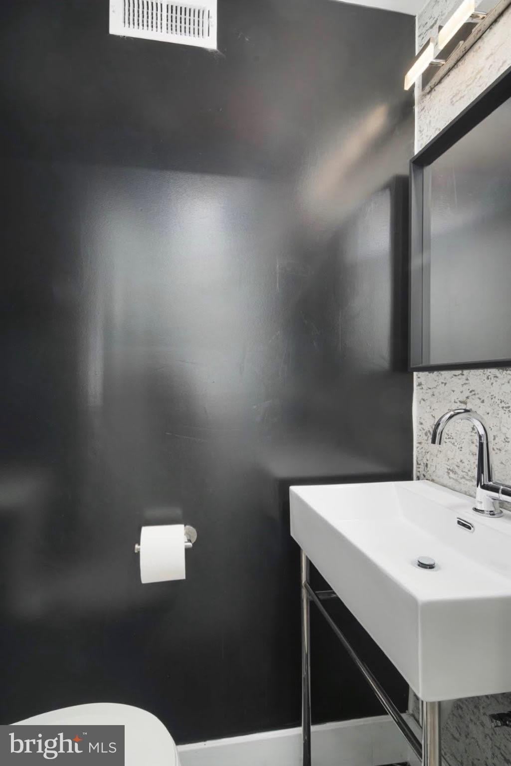 23 E SILVER Street – photo 4