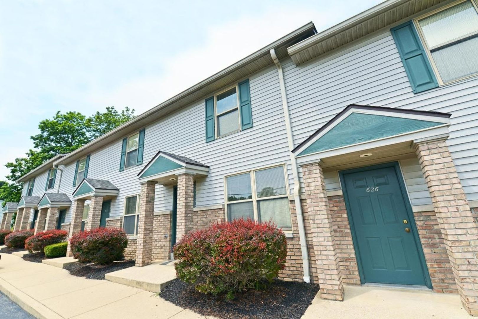 3 story, 3.5 bedroom! – photo 1
