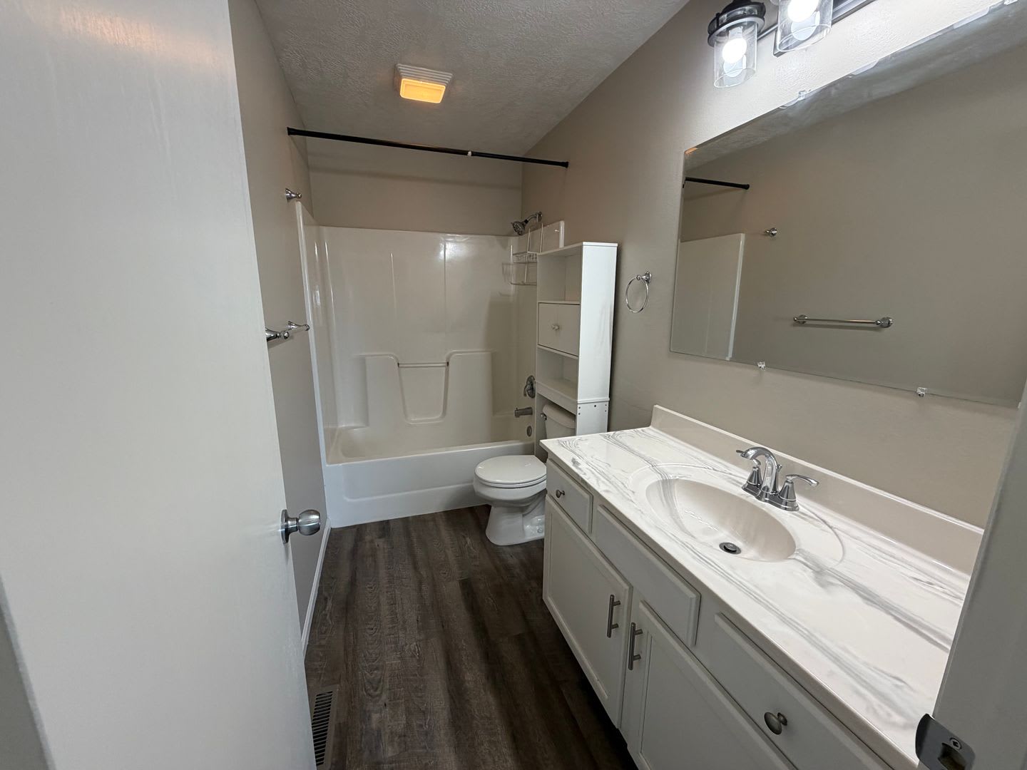 Room To Grow This Spacious Split Foyer Townhouse Delivers 5 Bedrooms 3 Full Baths And A Layout Built For Everyday Living – photo 3