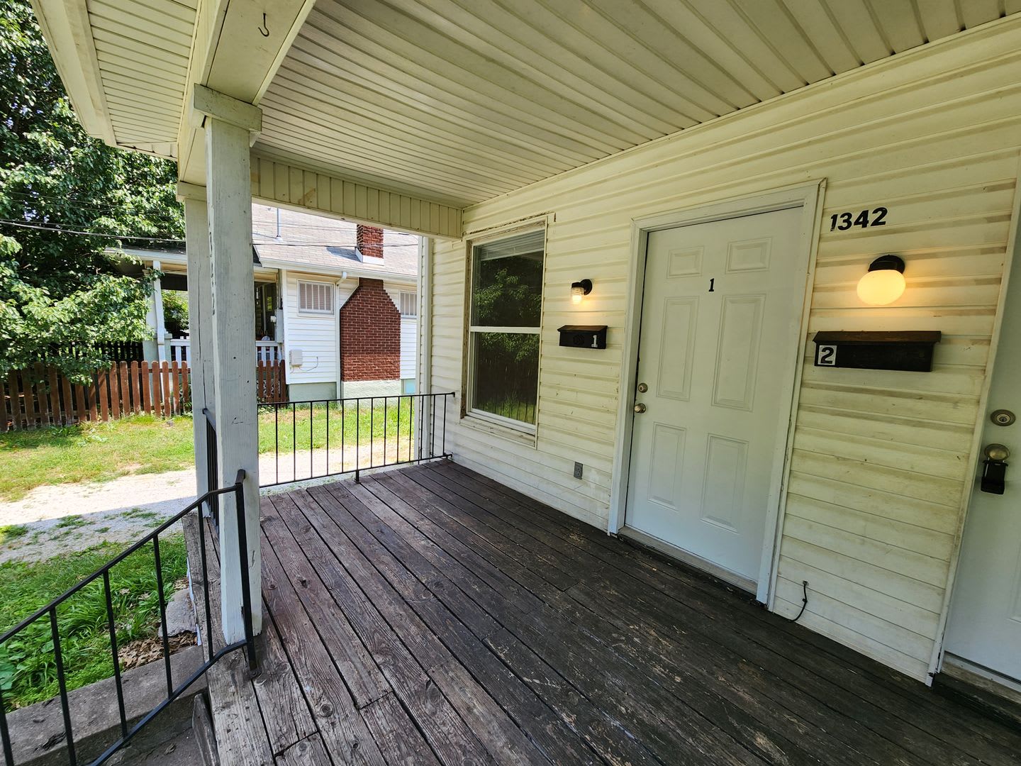 Spacious 3-Bedroom, 1-Bathroom Home AVAILABLE NOW!! – photo 4