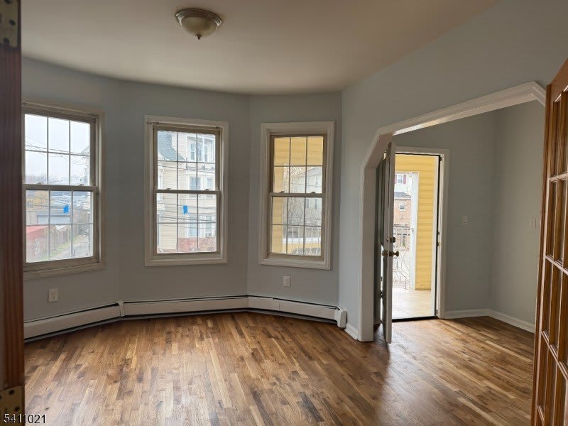 590 Hawthorne Ave – photo 2