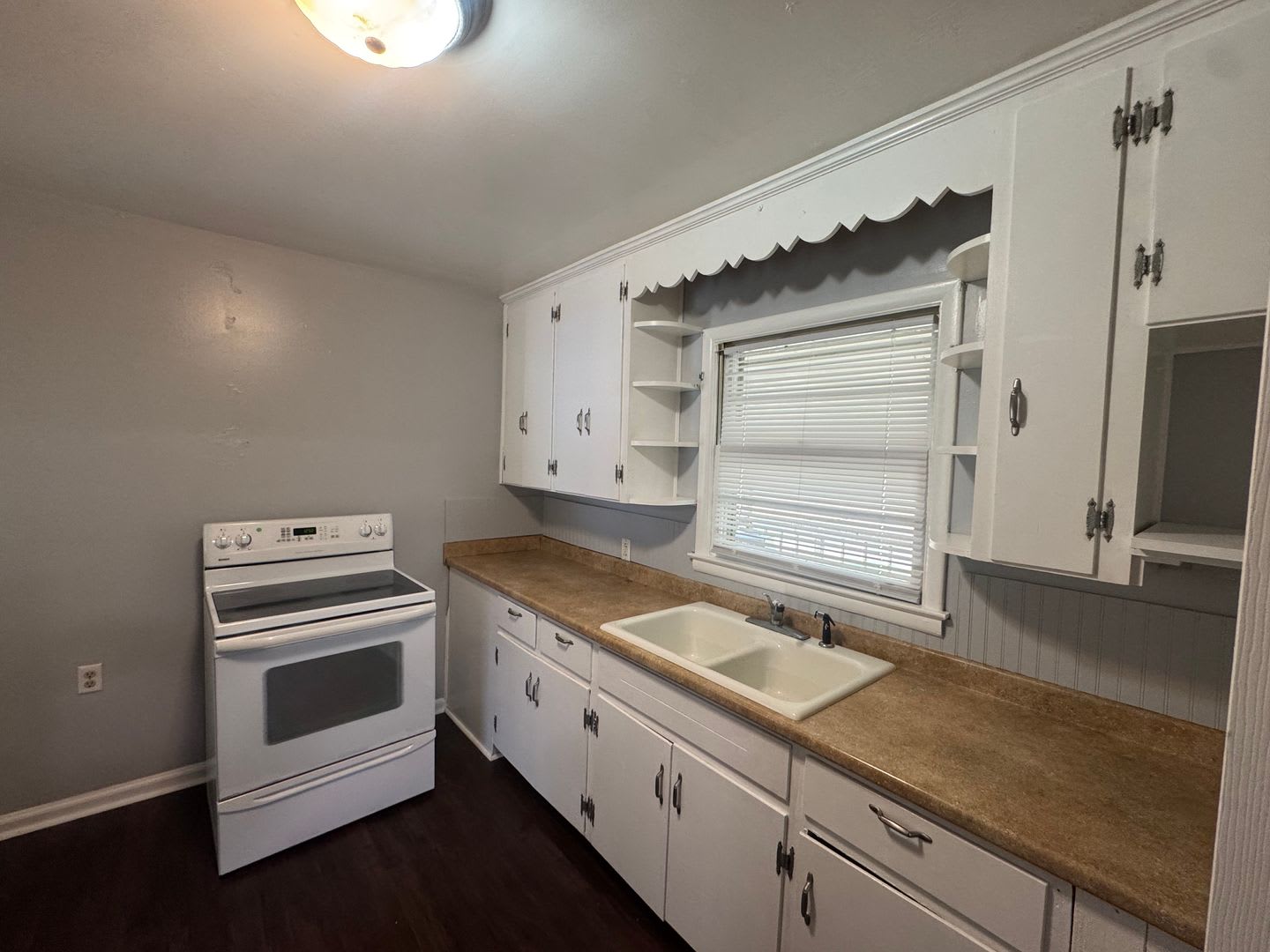 Forest Hills home with park access – photo 4