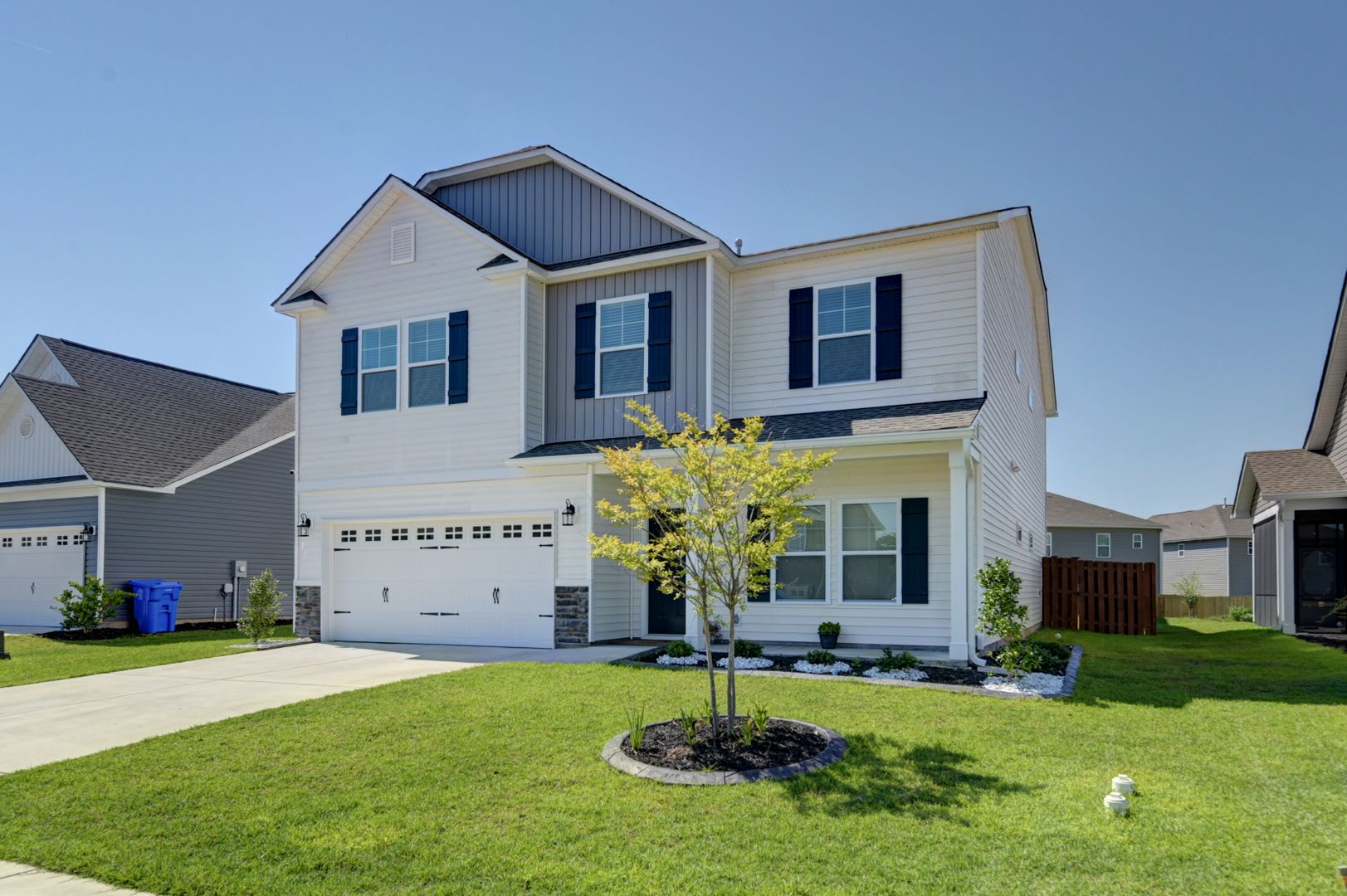 Discover your dream home at 728 Bustling Branch Lane in the vibrant community of Elgin! – photo 2
