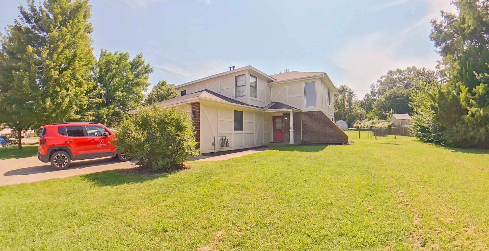 West Side Fenced In Yard Pet Friendly Washer Dryer Included Attached 1 Car Garage Available September 10Th – photo 2