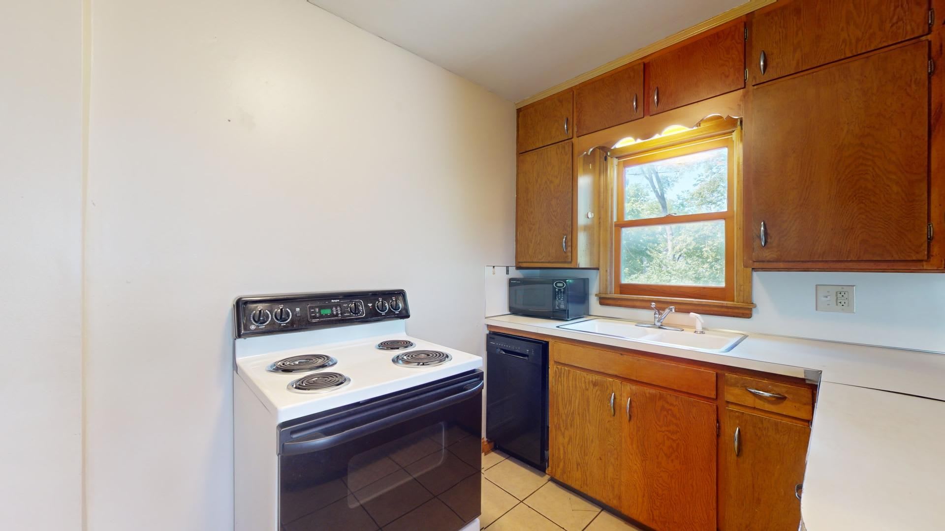 Walk To Isu 2Bd Plus Bonus Room – photo 2