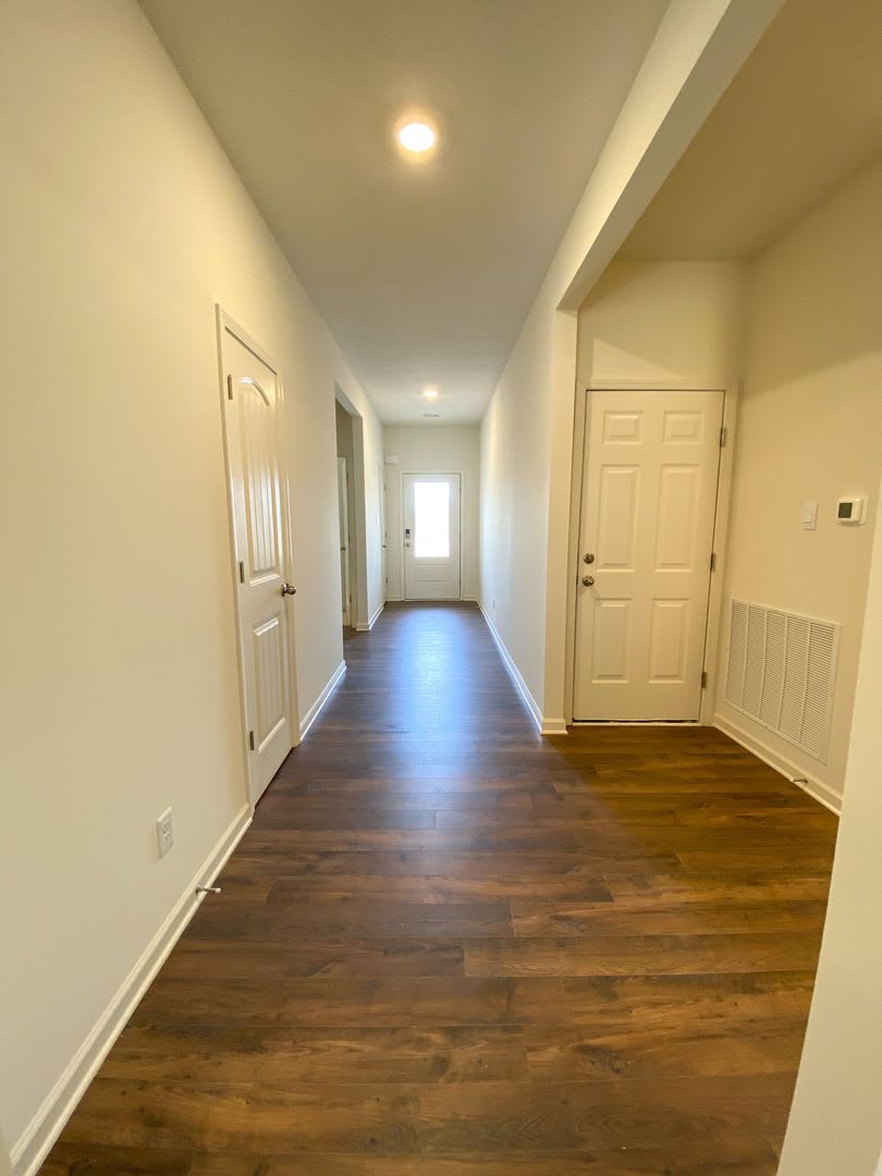 4 bed, 2 bath in Oakland built in 2023 – photo 3