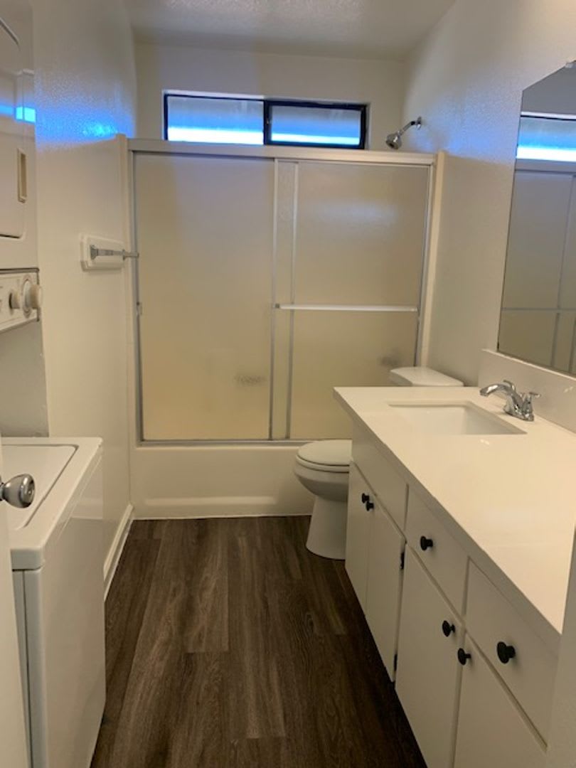 Your New Home! 2 bedroom in Roseville – photo 3