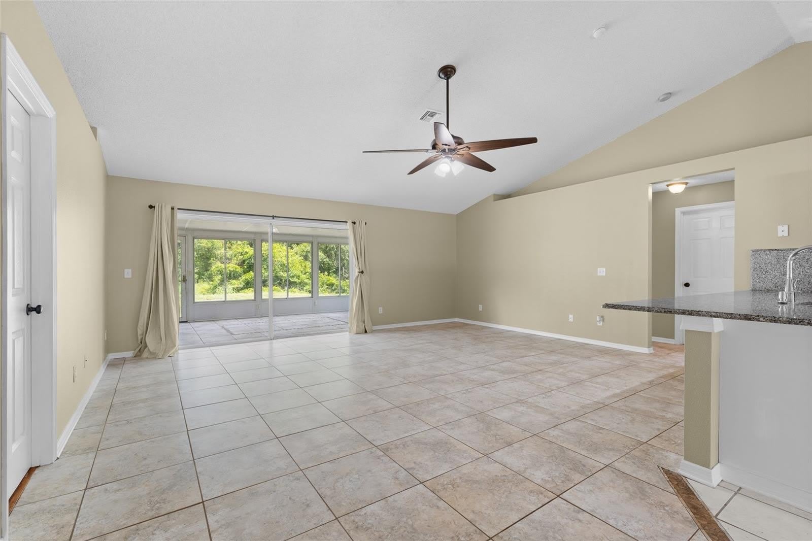148 COUNTRY LAKES Circle – photo 3