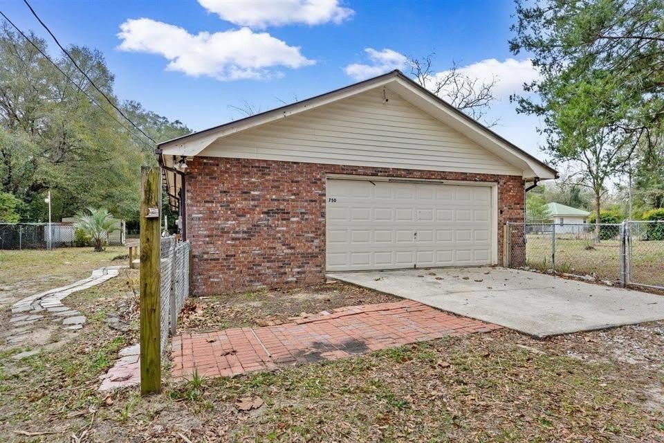 750 W Orange Avenue – photo 2