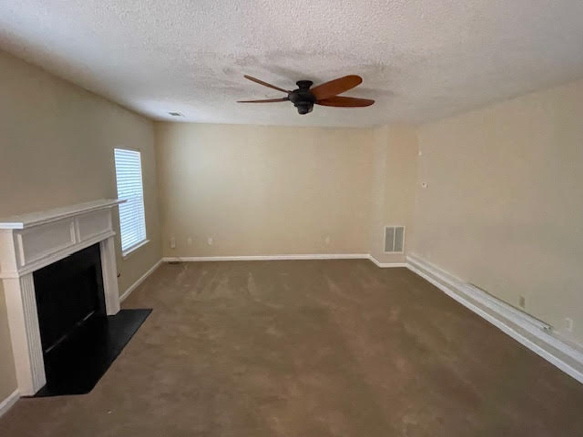 EXECUTIVE HOME IN SWIM COMMUNITY NEAR CAMP CREEK! – photo 3