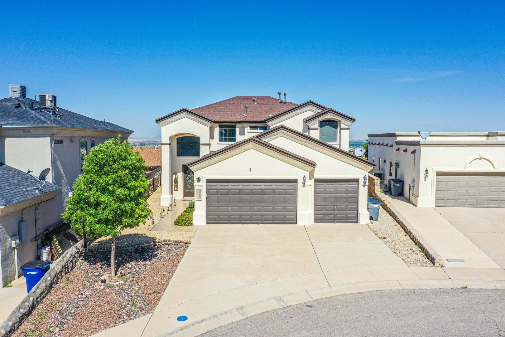 Beautiful Westside Home Furnished With 4 Bed 3 Baths Plus An Office With Beautiful Backyard With Jacuzzy All Utilities Wifi Included – photo 1