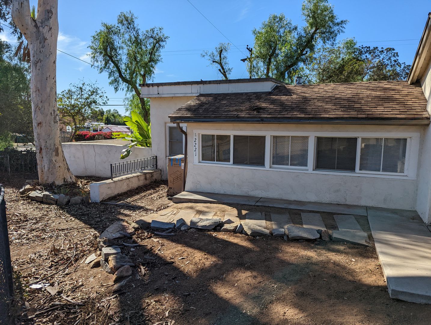 COMING SOON! Charming 2 Bed 1 1/2 Bath in Crest – photo 2