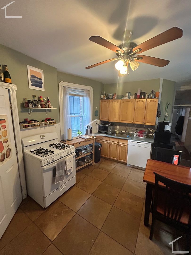 4 bed in Beacon HIll – photo 3
