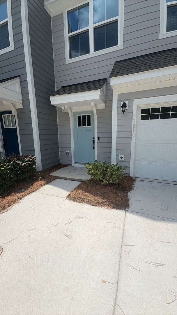 3 Bedroom, 2.5 Bathroom Townhome in Crescent Cove – photo 1