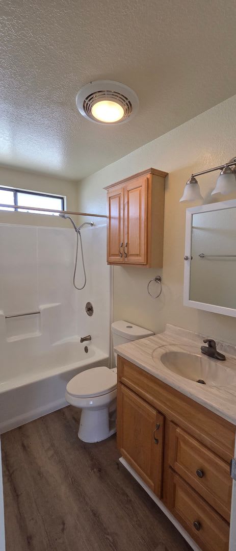 2-Bed, 1-Bath w/1-Car Garage, Fenced Yard – photo 4