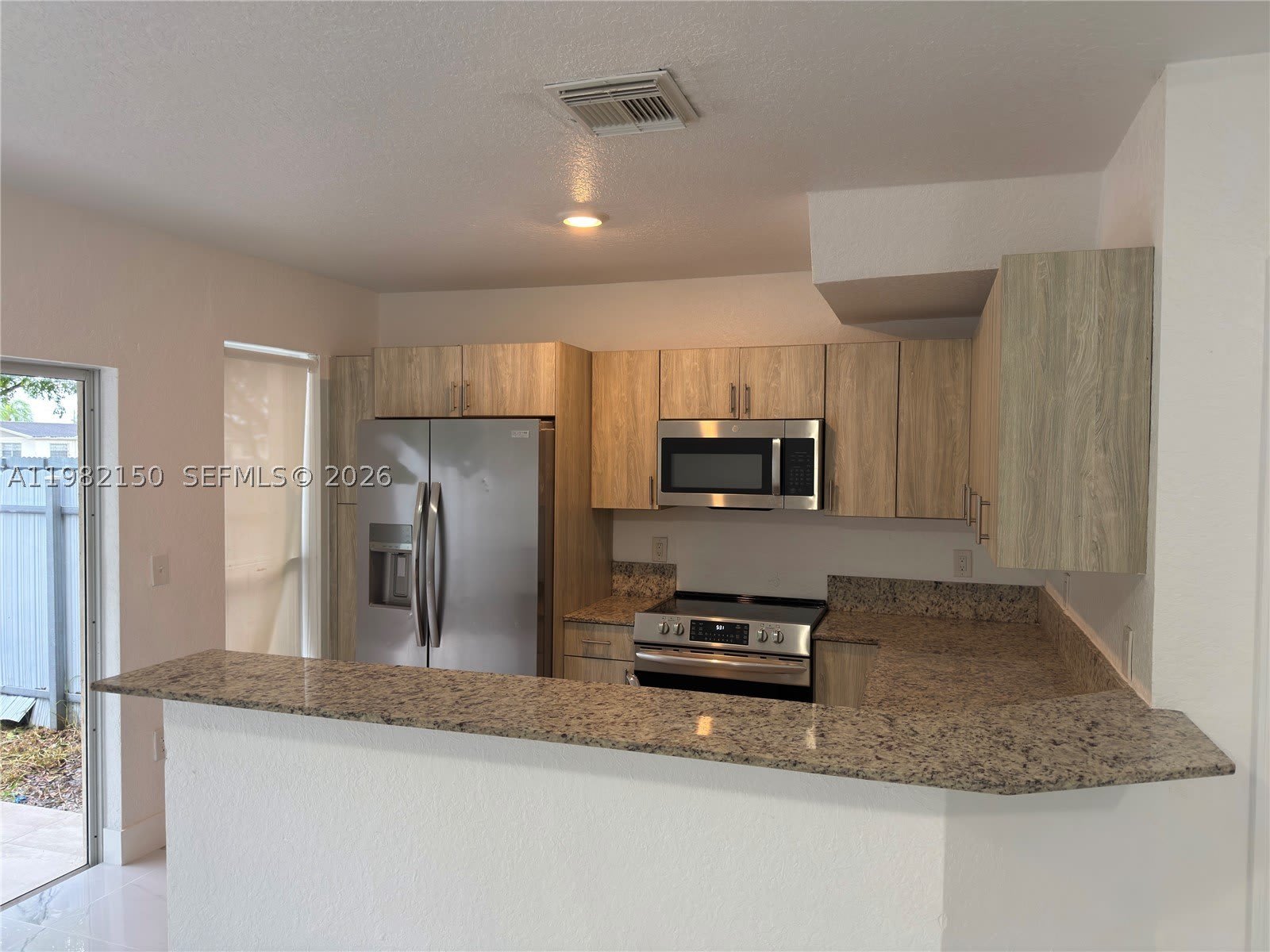 689 NW 6th St – photo 1