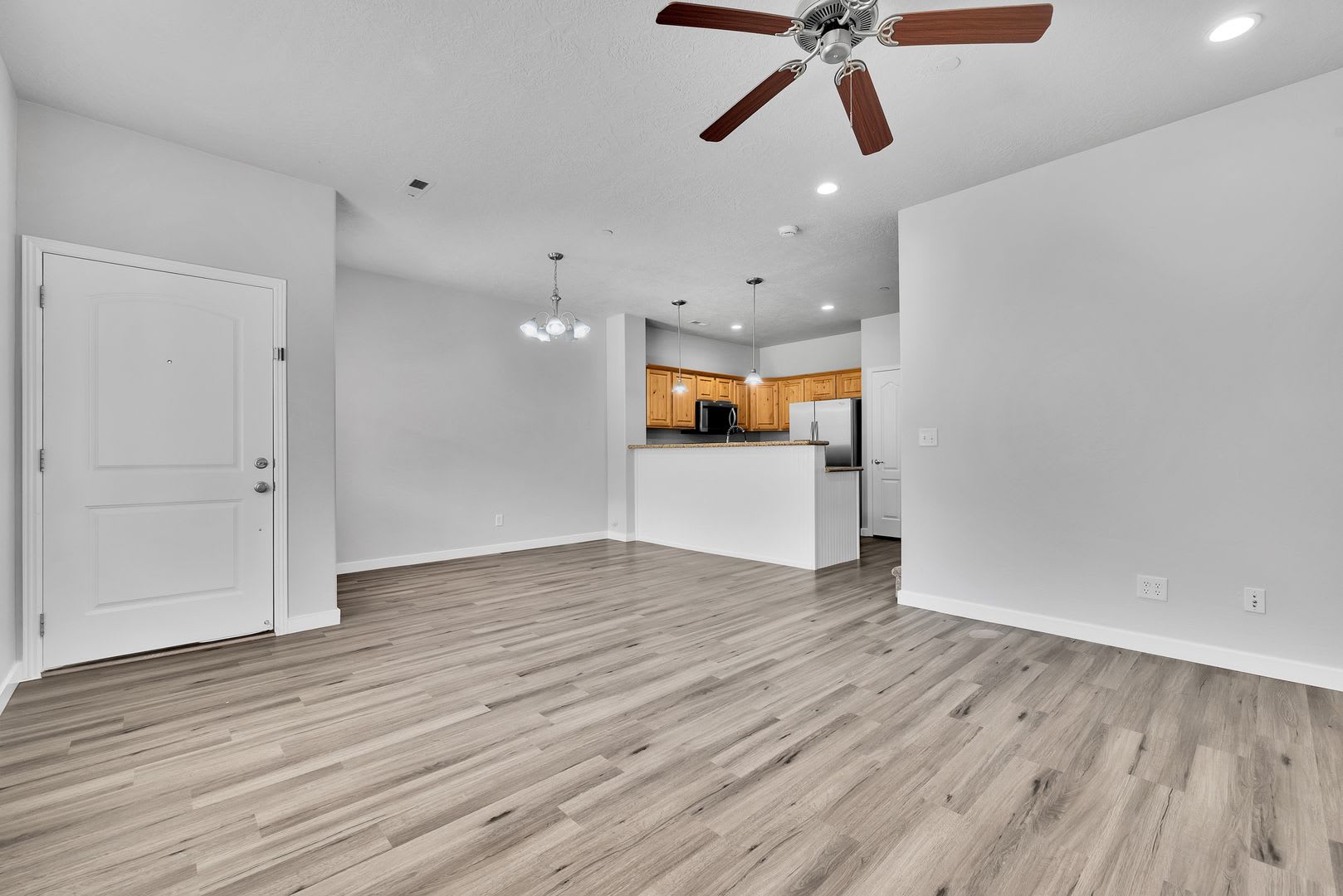 Beautiful Pleasant Grove Townhome For Rent – photo 4