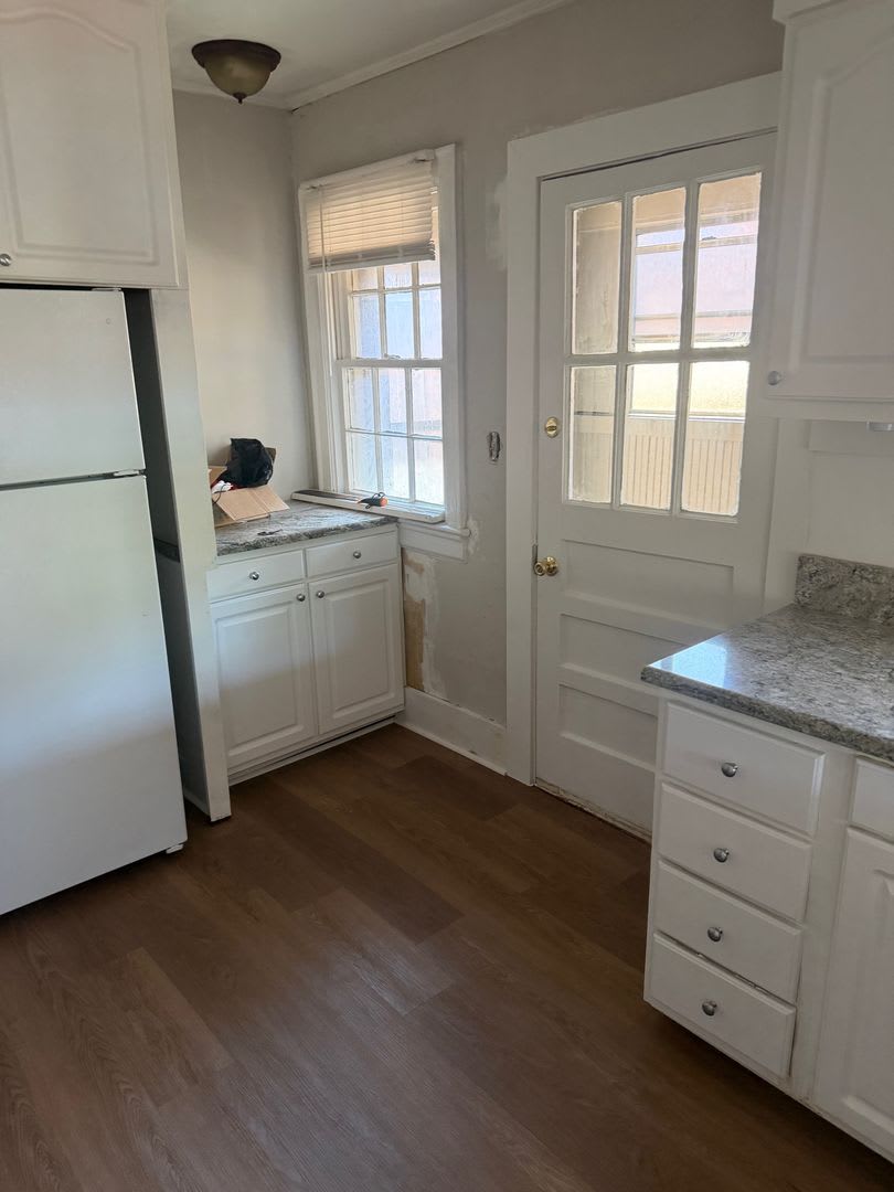 3 bedroom, 1 bathroom house on Central Ave – photo 3