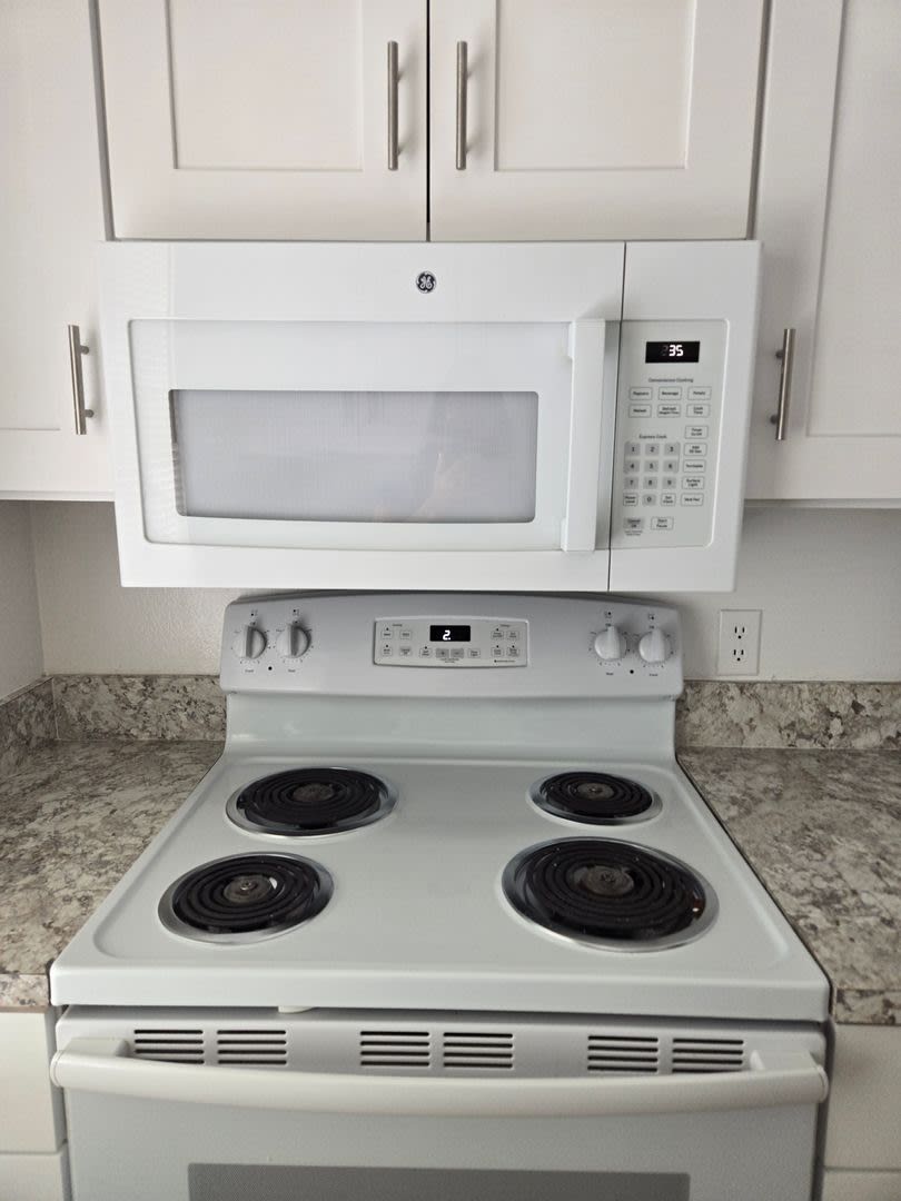 $ 300 OFF FIRST MONTH'S RENT! Place One Townhome! – photo 3