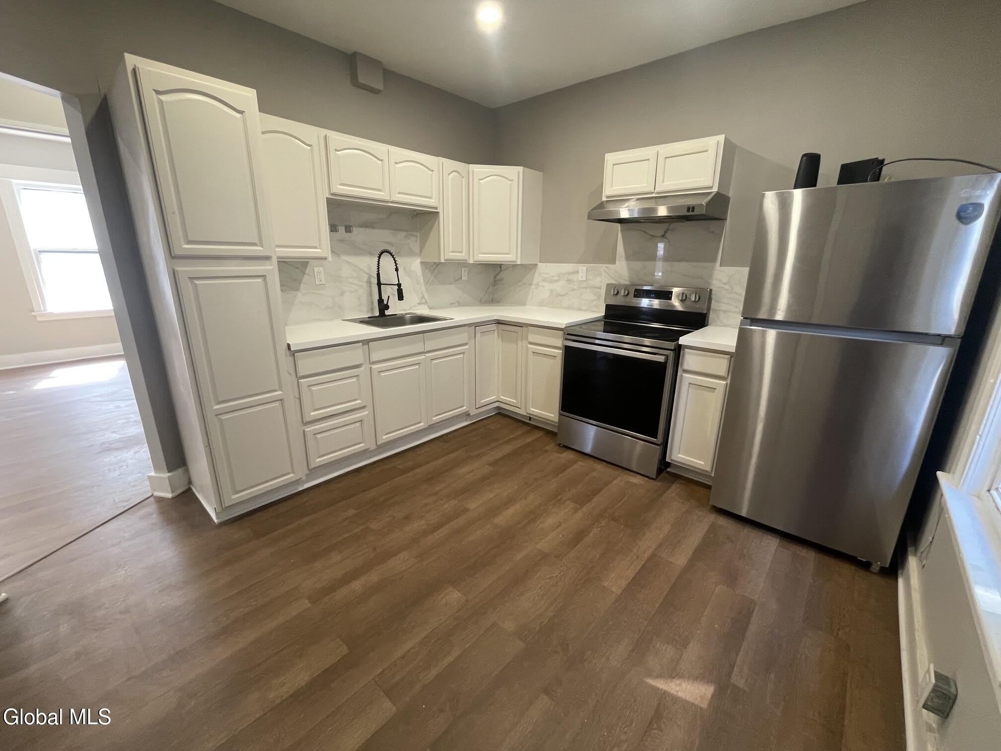 442 Hudson Avenue – photo 2