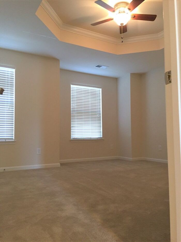 2416 Silverthorn Drive – photo 5