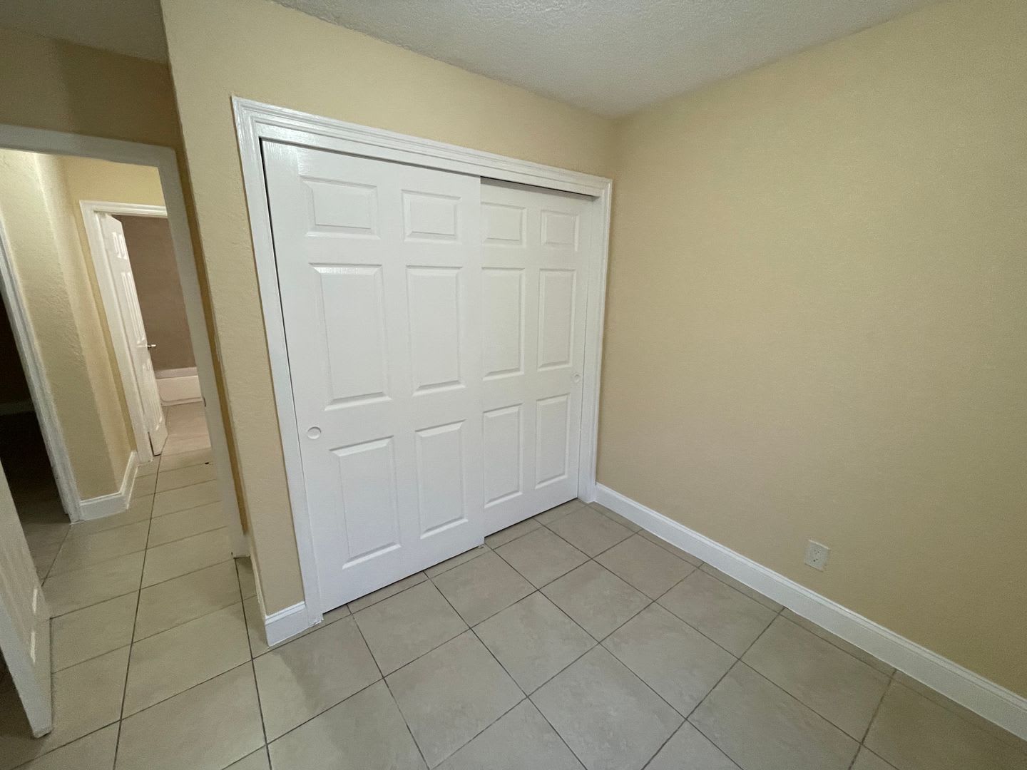 4/2 Home for rent, all tile floor, granite counter tops, new cabinetry, central ac. – photo 4