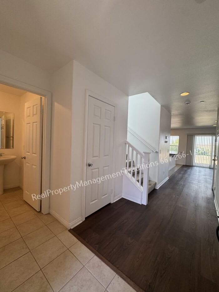 2817 Goldenrain Street – photo 2