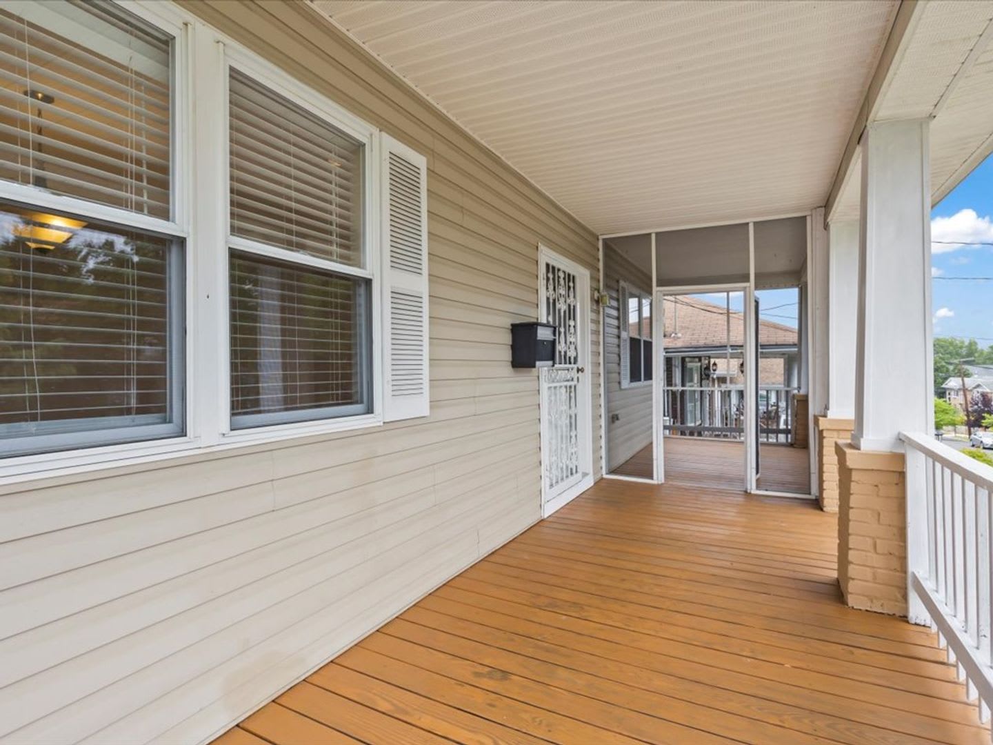 Spacious home with alot of yard space – photo 5